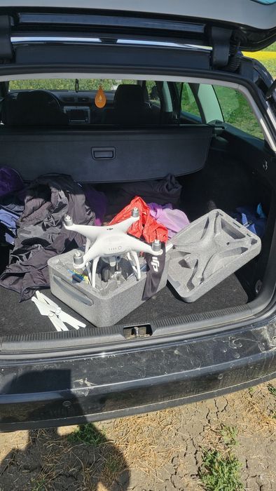 Dronă DJI Phantom 4