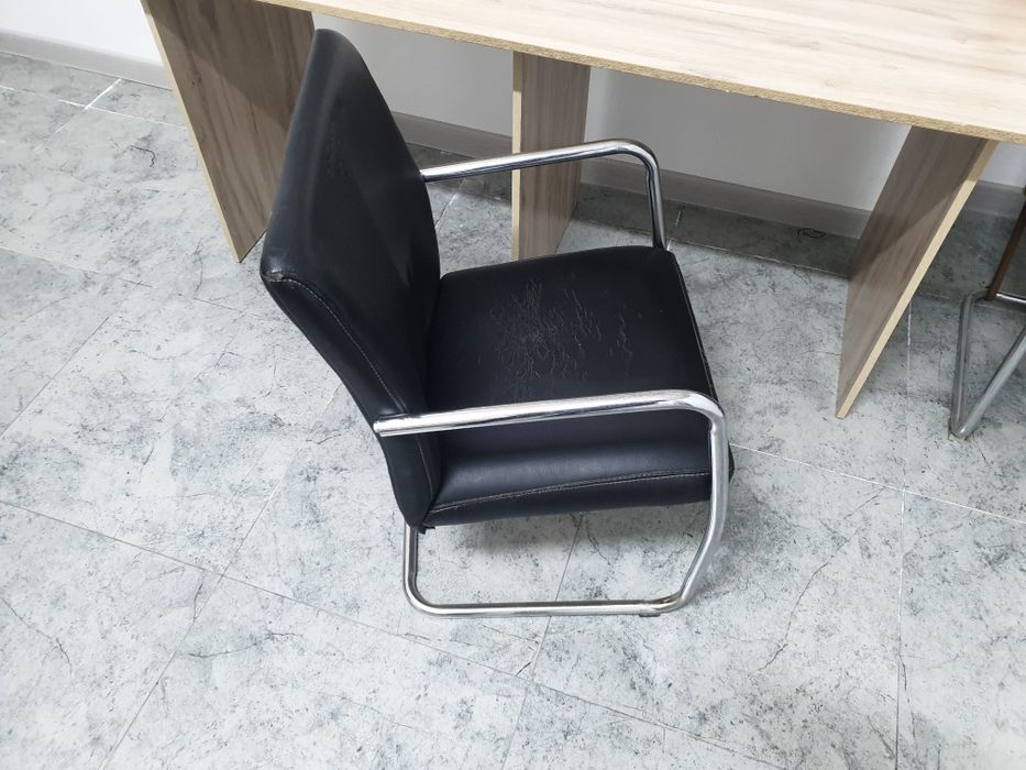 Продам компьютерные столы и стулья