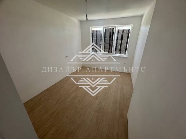 Продава се Къща в Карнобат - 181 кв.м за 1023 €/кв.м - Снимка #4