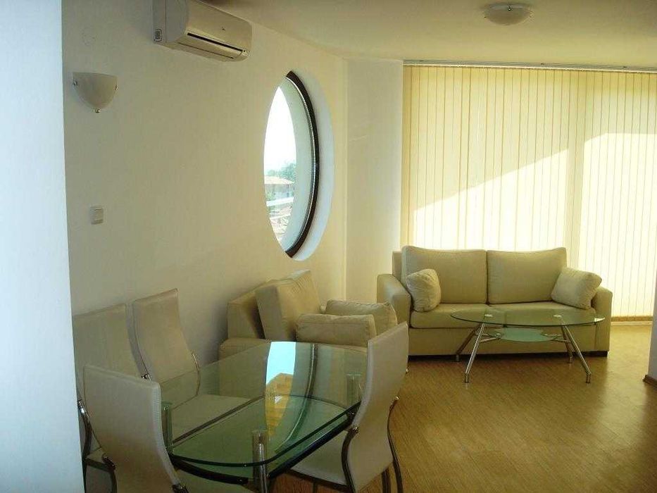 Тристаен панорамен апартамент в гр. Обзор! На 150метра от плажа!