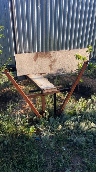 Продам сомаделные штанги и лежак