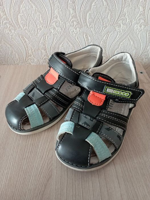 Продам детскую обувь