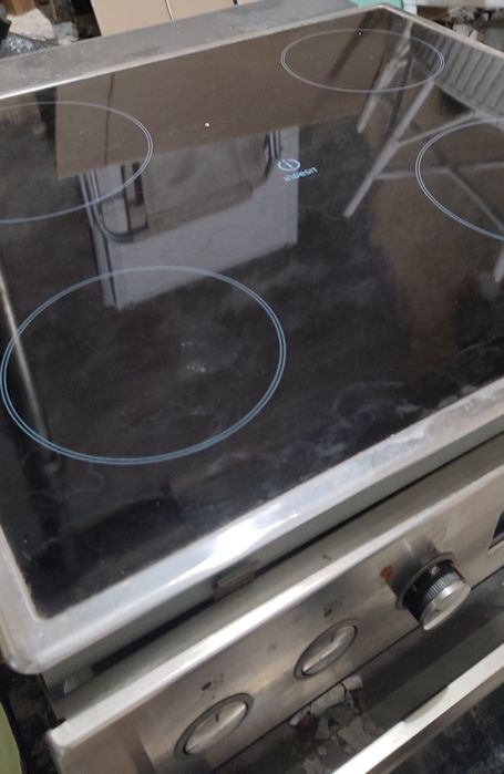 Керамичен плот Indesit