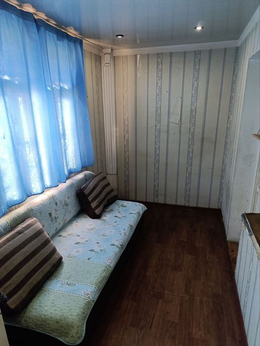 Продам чиланзар 8.  Трёх комнатная .  Балкон 2*6