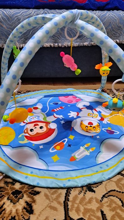 Продам развивающий коврик для малышей