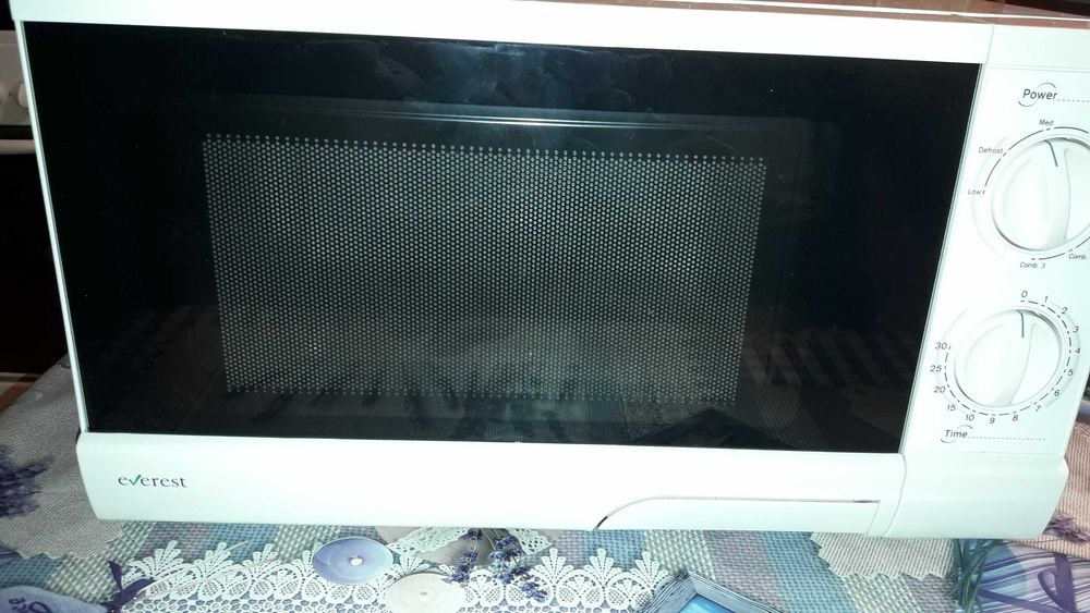 Cuptor cu microunde Everest nou