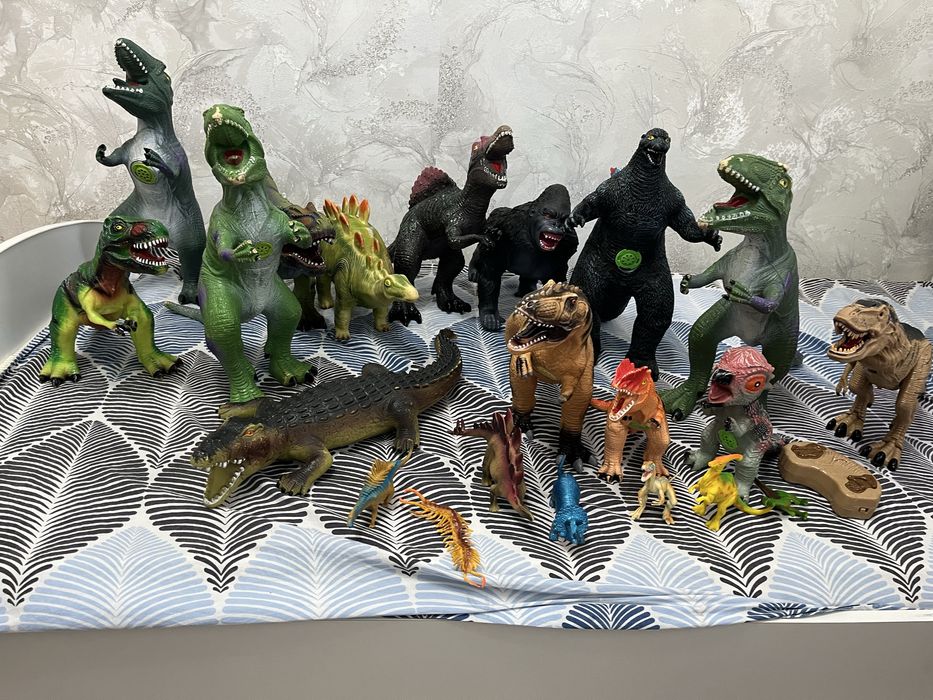 Продам колекцию динозавров