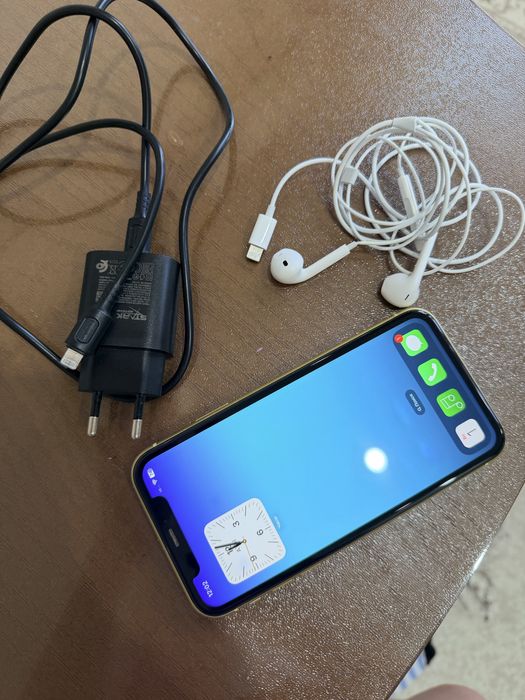 Продам айфон 11