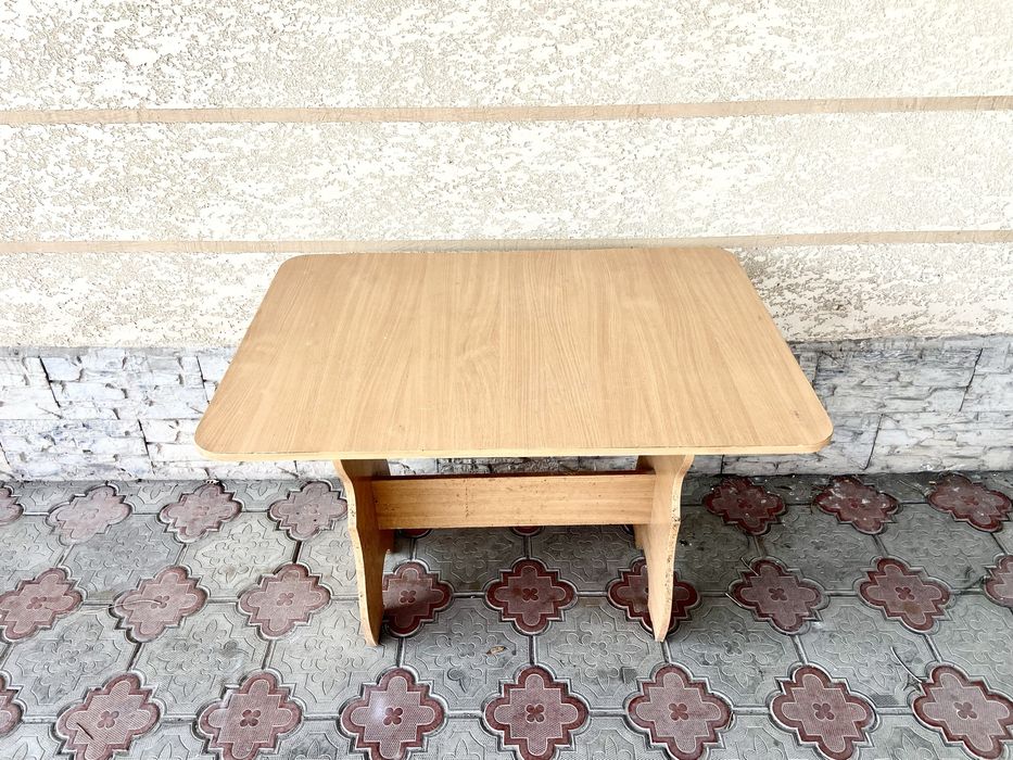 Продам стол кухонный