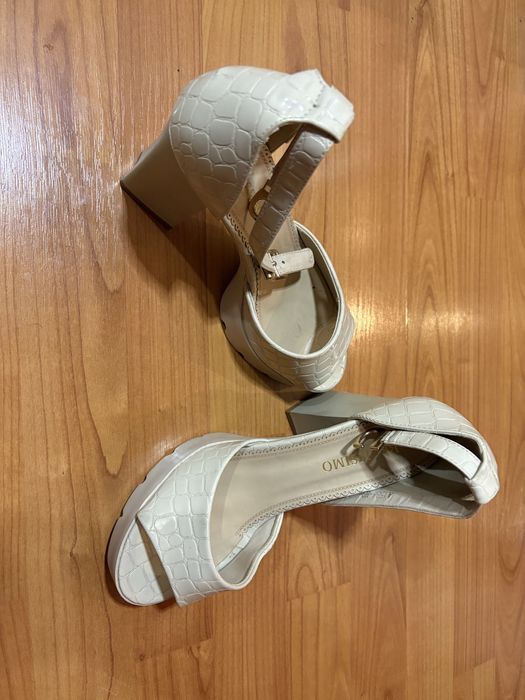 Обувь новая один размер 37