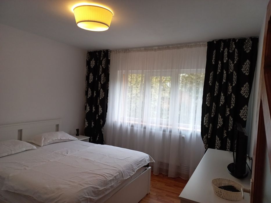 Inchiriez apartament 3 camere
