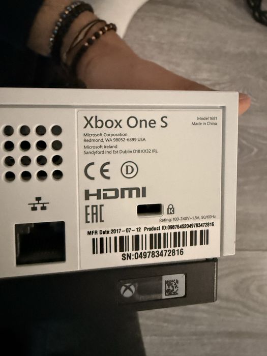 Consolă Xbox One S 500GB + 2 Manete + Pachet 10 Jocuri