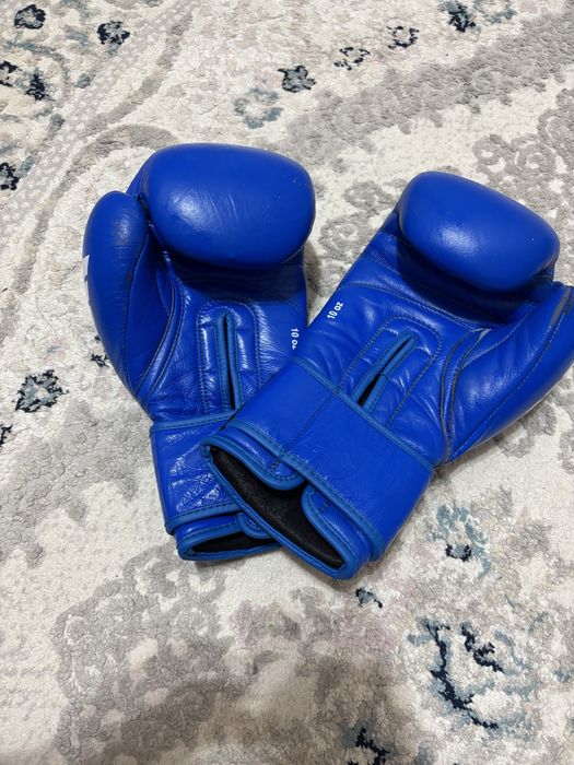 Продам боксерски перчатку Adidas.