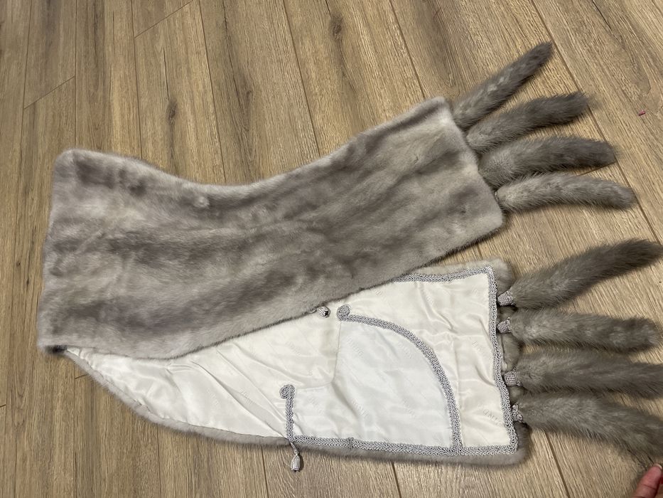 Серая меховая накидка