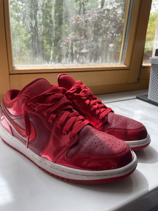 jordan 1 low se pomegranate women's