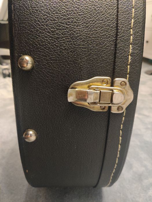 Твърд калъф за китара