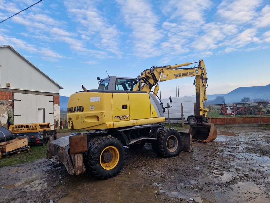 Excavator mobil New Holland