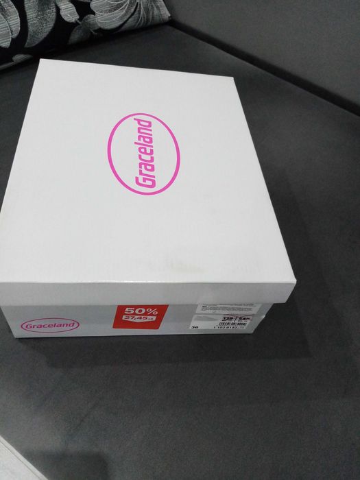 Дамски спортни обувки