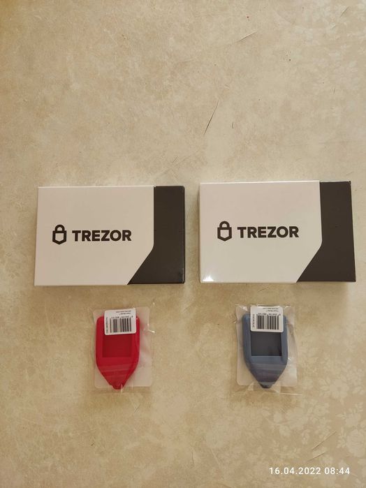 Продам новый холодный кошелёк Trezor T (оригинал)