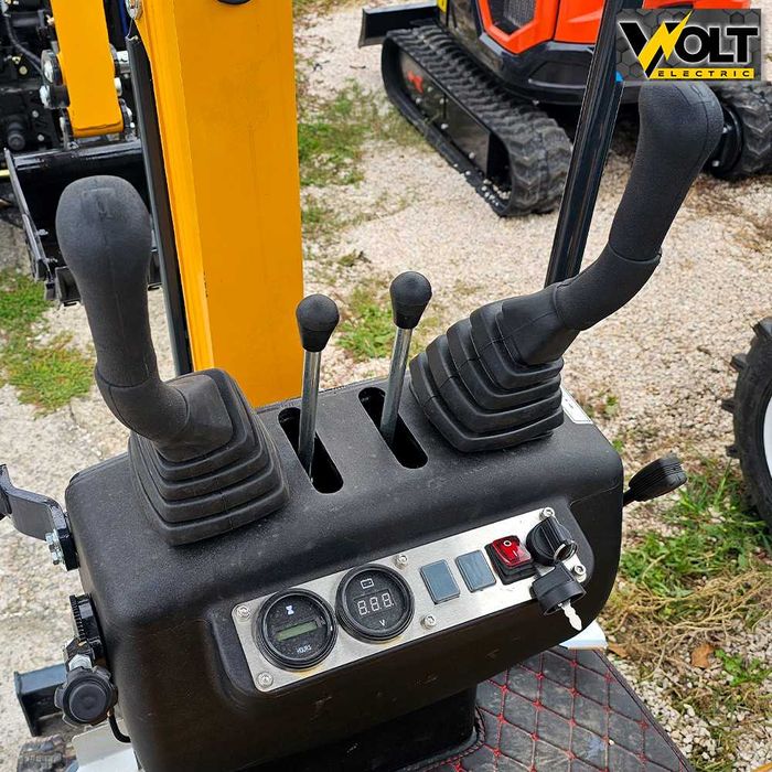 Мини багер KOOP NT-E10 1 тон, с чупеща стрела