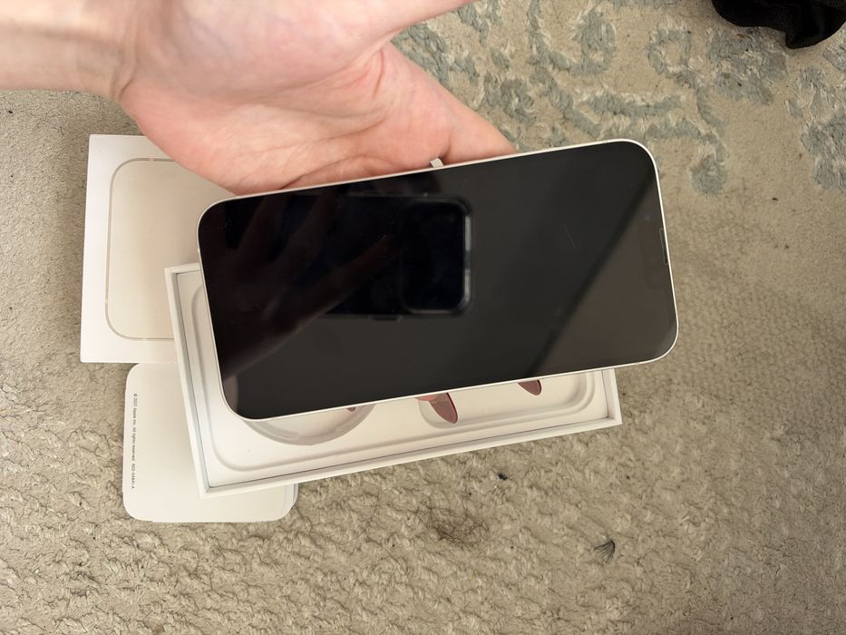 Продается Iphone 13 белый 128 gb