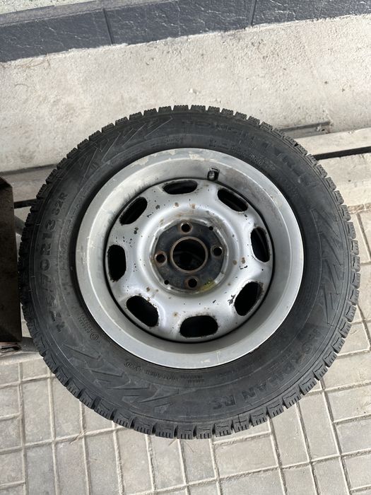 Продам зимнюю резину.