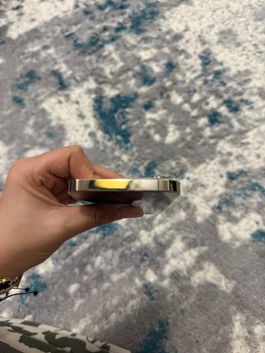 Vând IPhone 13 pro Gold