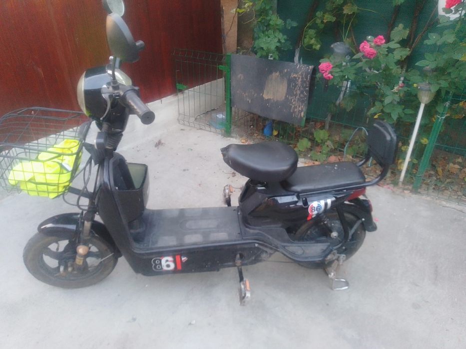 Vând scuter electric