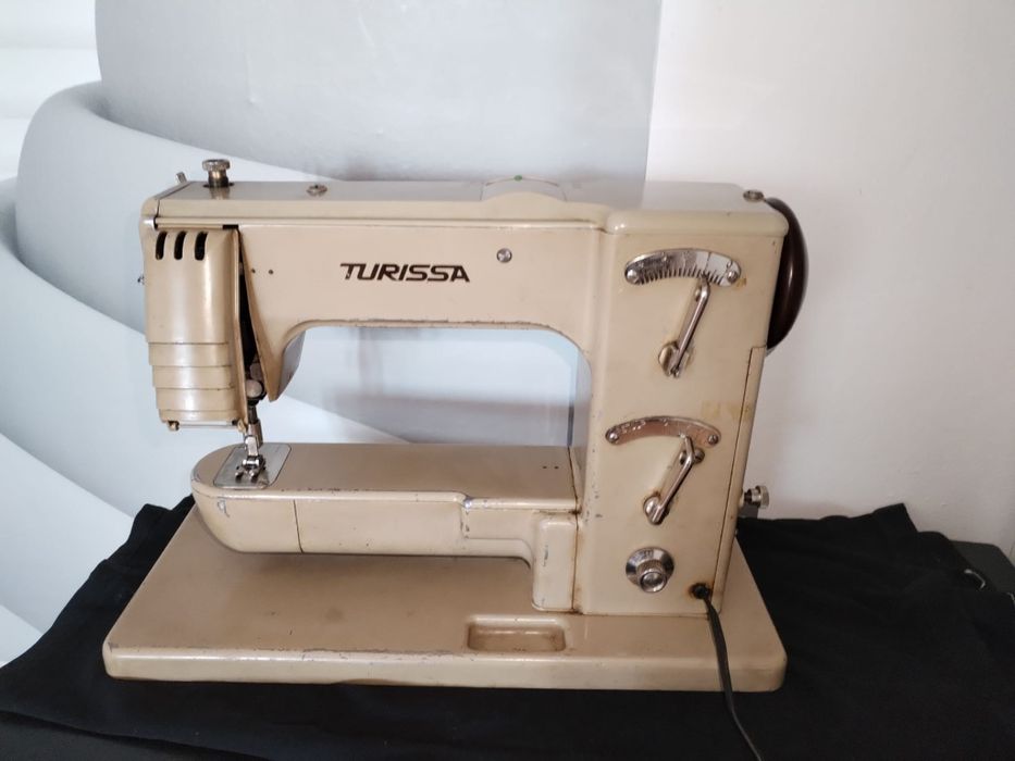 Vând mașină de cusut