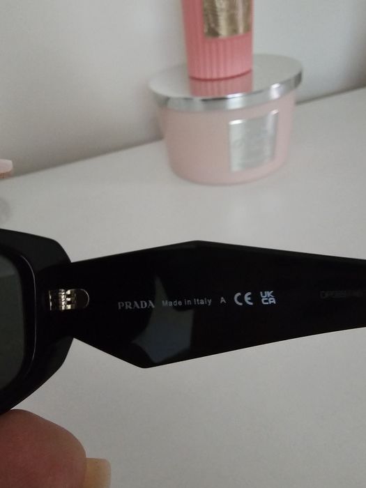 Ochelari de soare Prada noi, nepurtati