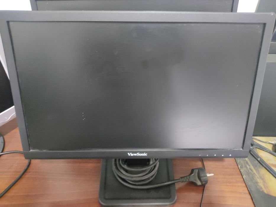 Monitorlar sotiladi