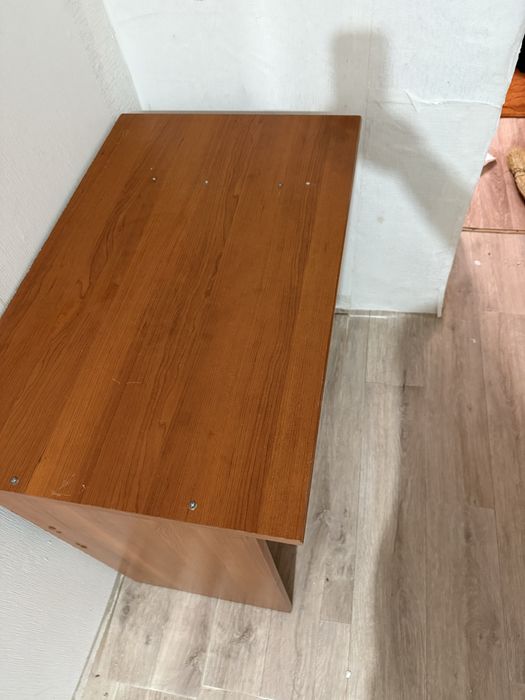 Продам компактный письменный стол