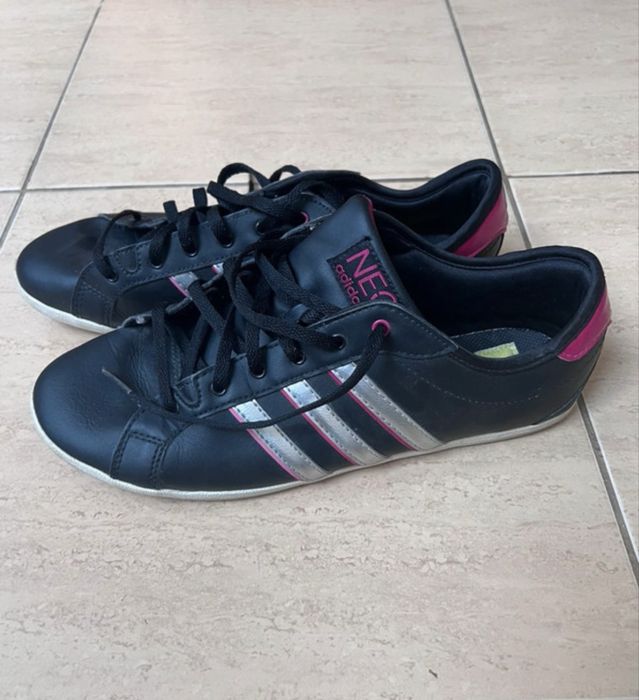 Adidasi marca  Adidas marimea 40 stare buna