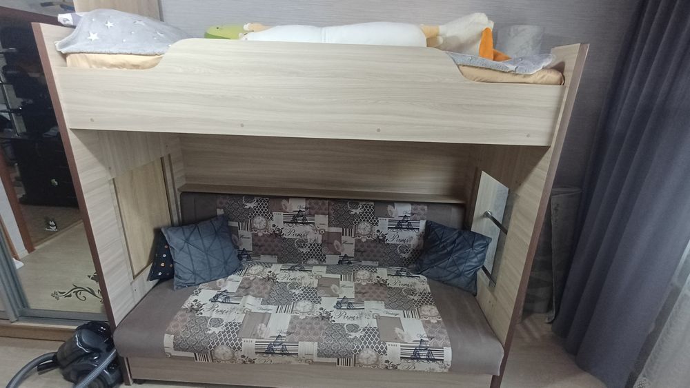 Продам двухярустную кровать диван