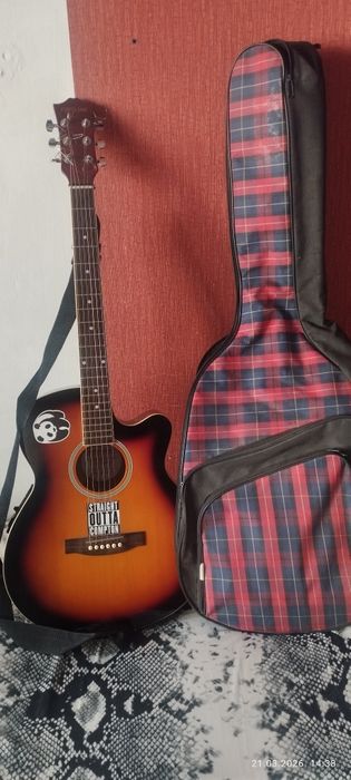 Продаю акустическую гитару вместе с усилителем