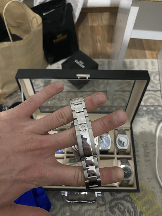 Продам часы Rolex с коробкой