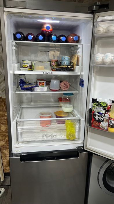 Холодильник Samsung