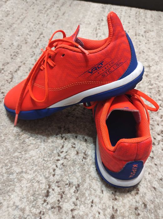 Детски стоножки за футбол Decathlon/Декатлон размер 35 , 23 см.