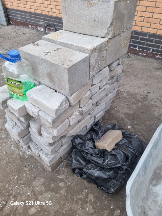 Продам кирпич б/у  50по 40т .