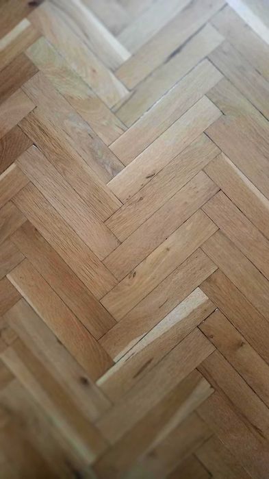 Подарявам естествен дъбов паркет в добро състояние и здравина.