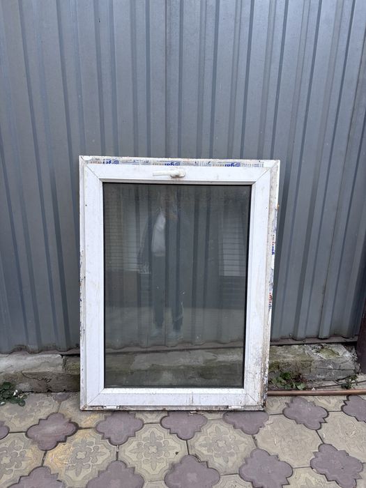 Продам пластиковое окно 2 шт