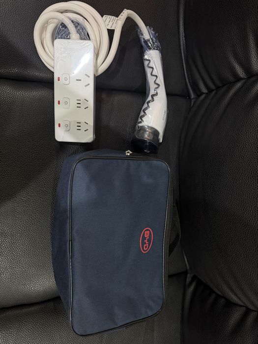 V2L адаптер BYD (220В от электромобиля).