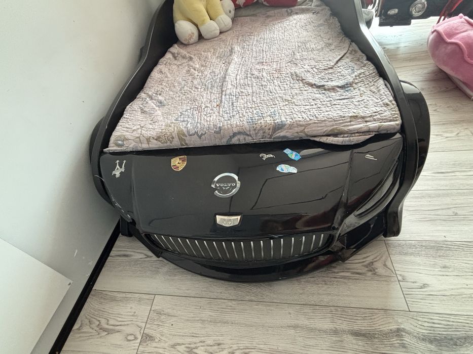 Продаю детску кровать машину