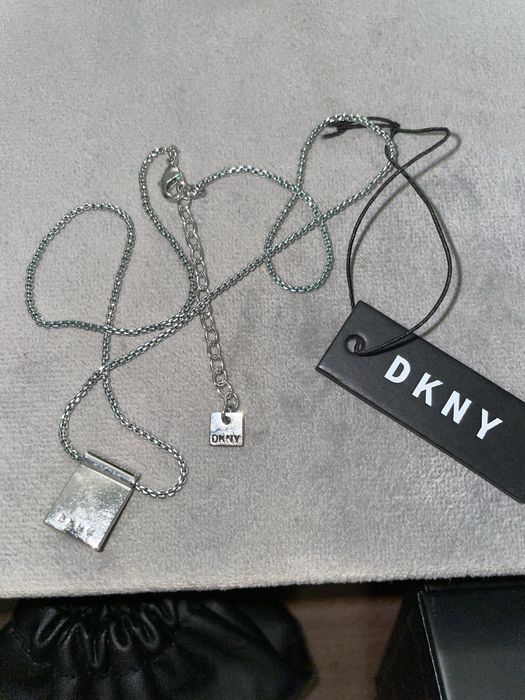 Ново колие с етикет DKNY