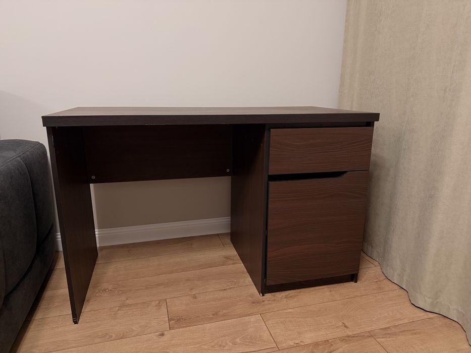 Продаю стол письменный