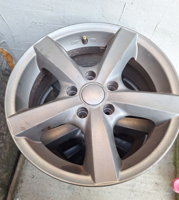 Vând jante aliaj R16