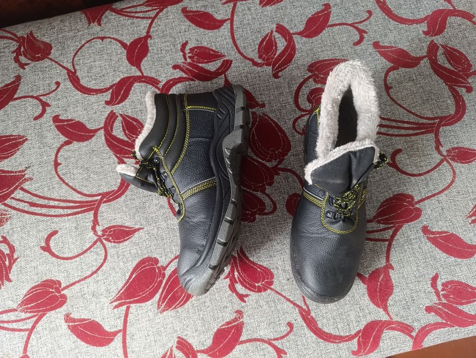 Продам спецобувь