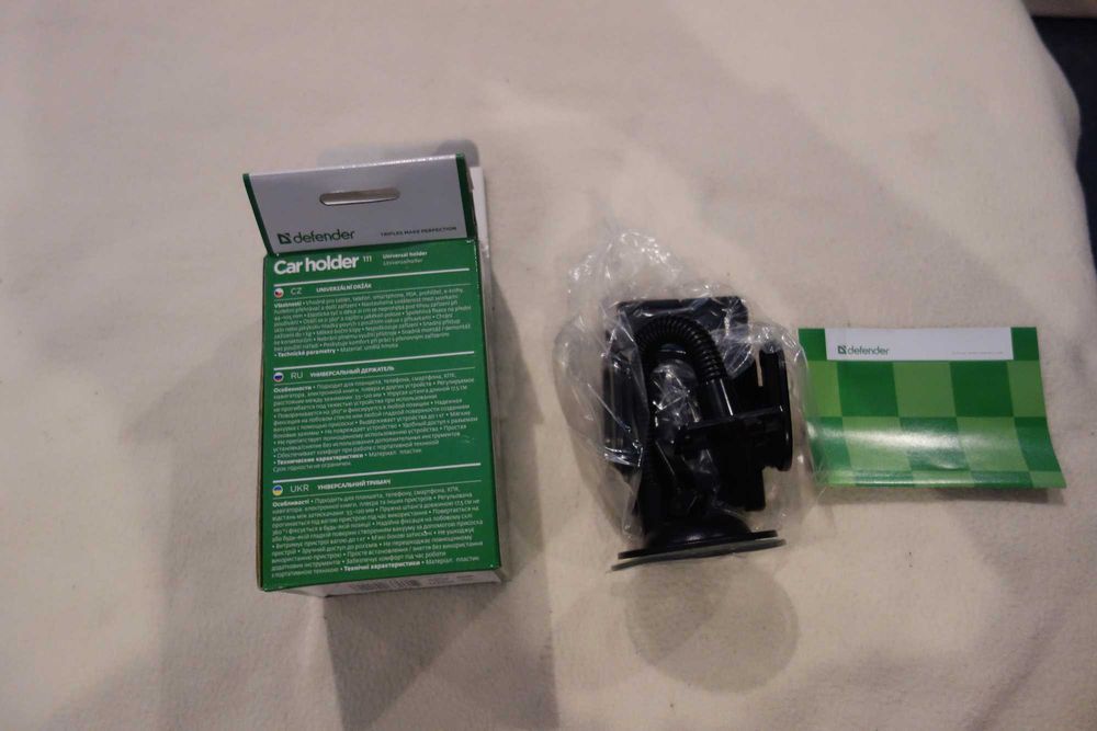 Продавам стойка за телефона за автомобил Defender Car holder 111
