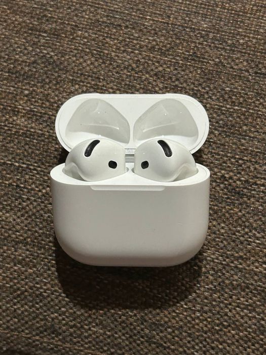 Airpods 4  в отличном сост
