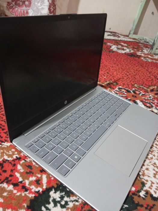 HP rysen 5 kulrang 512/8